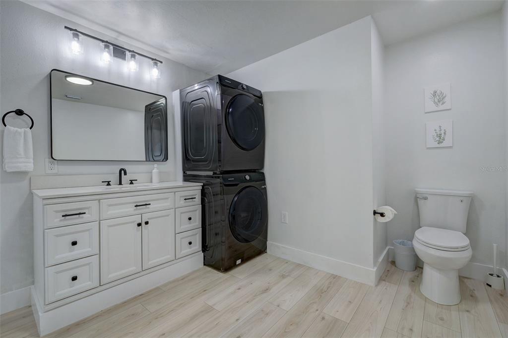 3030 Ashton Road Sarasota, FL 34231 - Photo 25 of 41 a spacious bathroom with a toilet sink and mirror