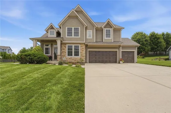 $565,000 | 9611 North Ditzler Court, Kansas City, MO 64157