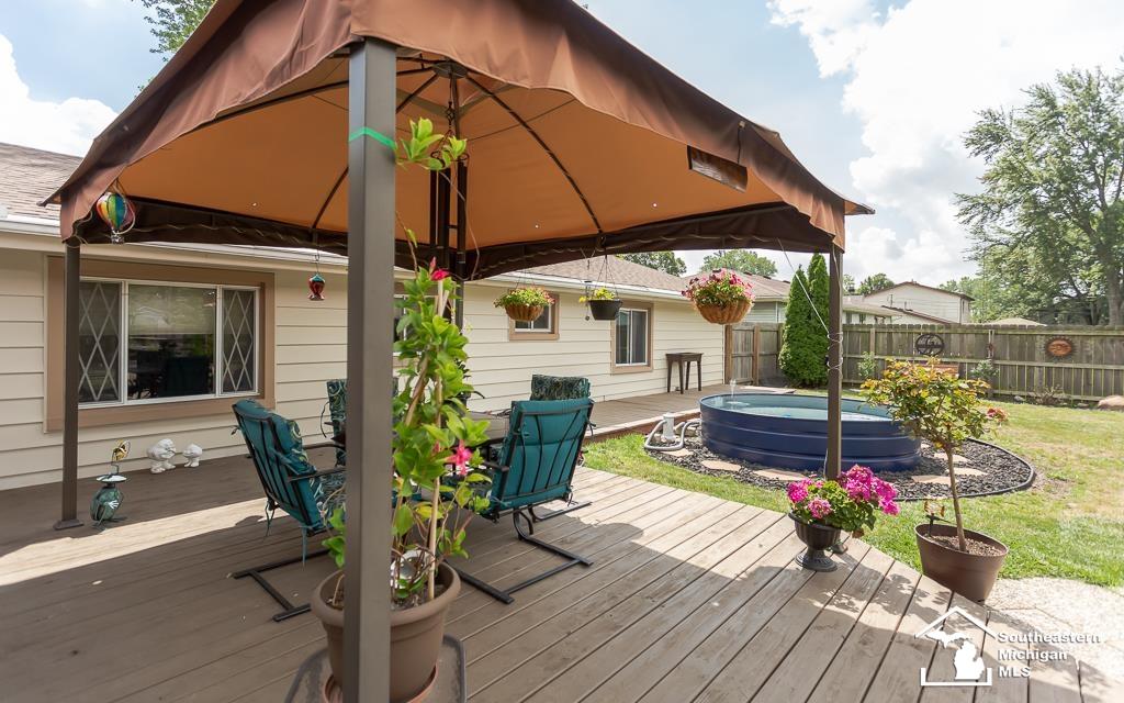 8271 Douglas Road Lambertville, MI 48144 - Photo 41 of 47 50085707-40.JPG