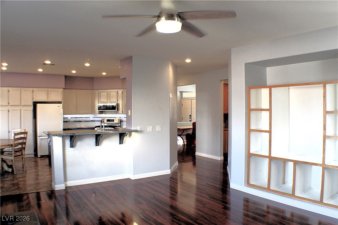 2344 Kenneth Avenue Henderson, NV 89052 - Photo 7 of 25 MORE UPGRADES INCLUDE PAID OFF SOLAREDGE SOLAR SYSTEM & SOFTPRO HOME WATER CONDITIONING SYSTEM!