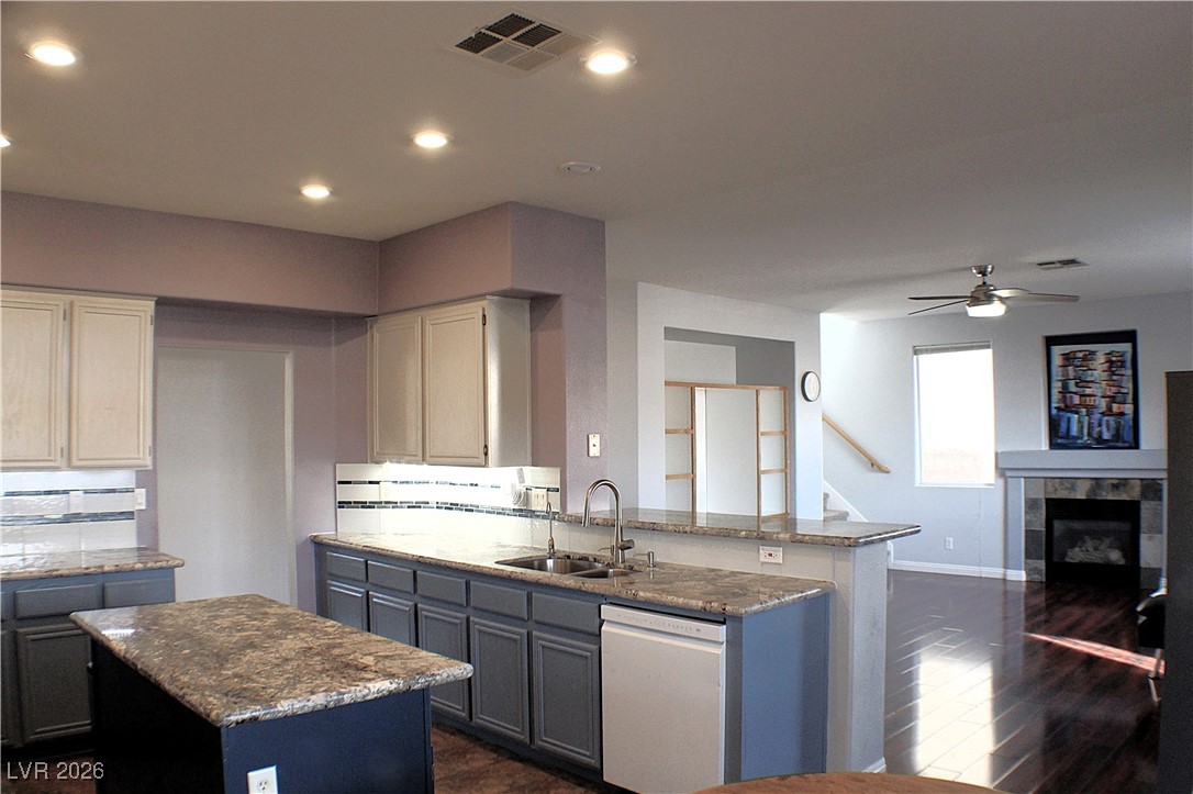 2344 Kenneth Avenue Henderson, NV 89052 - Photo 10 of 25 KITCHEN FEATURING REVERSE OSMOSIS!
