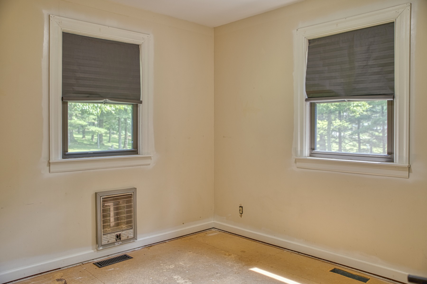 260 Fate Ivy Road Monterey, TN 38574 - Photo 14 of 32 an empty room with windows