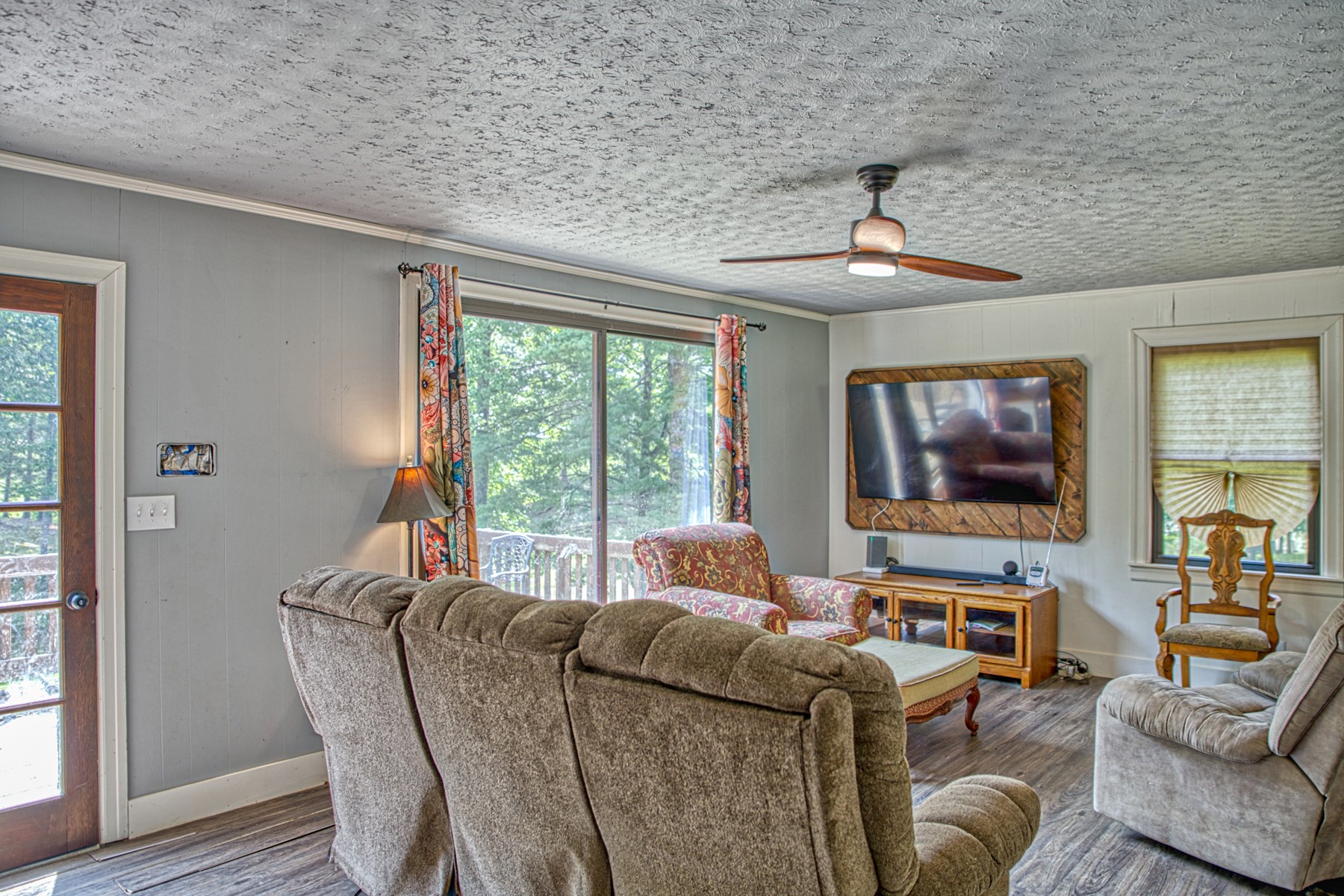 260 Fate Ivy Road Monterey, TN 38574 - Photo 10 of 32 a living room with furniture and a flat screen tv