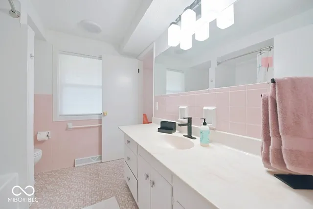 $375,000 | 13165 Allisonville Road, Fishers, IN 46038