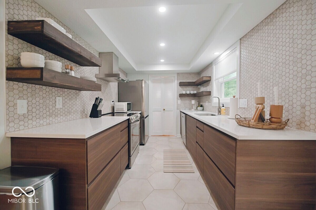 13165 Allisonville Road Fishers, IN 46038 - Photo 2 of 35