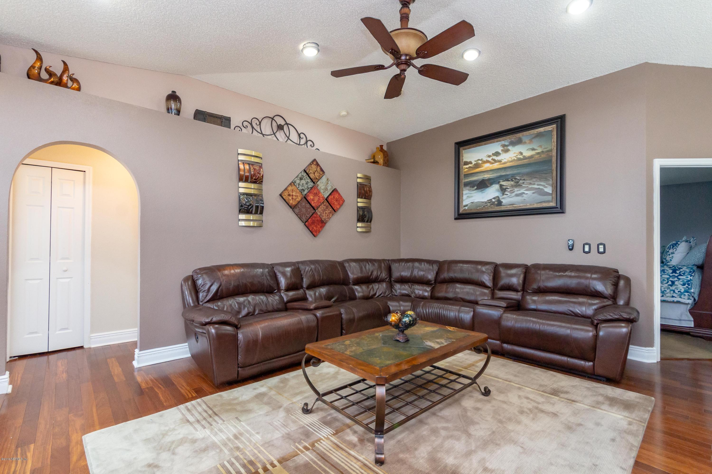 7352 Fox Grove Road Jacksonville, FL 32244 - Photo 5 of 32 Living Room