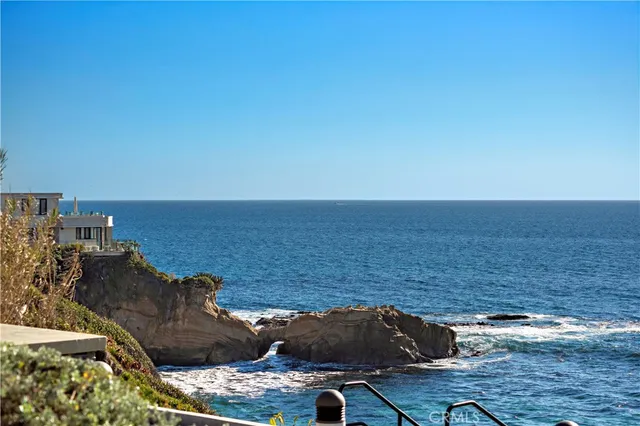 $13,500 | 154 Pearl Street, Laguna Beach, CA 92651