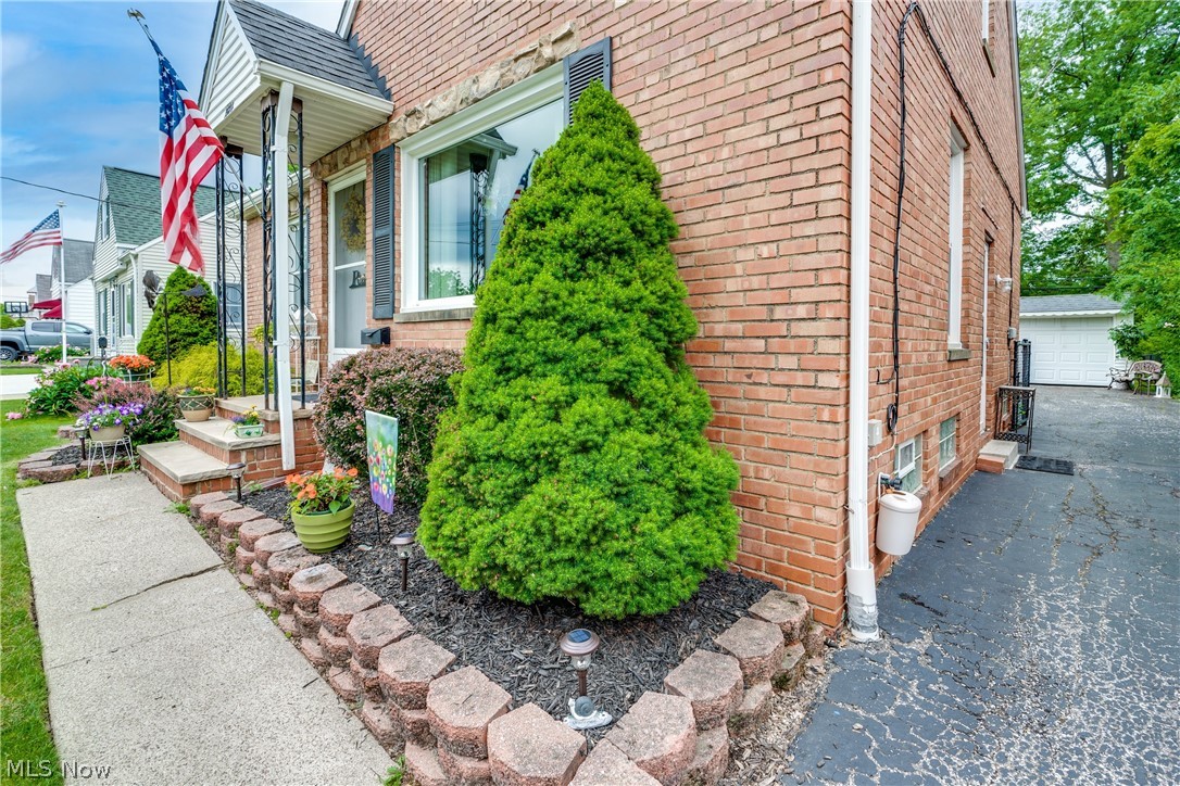1584 Winchester Road Cleveland, OH 44124 - Photo 26 of 27