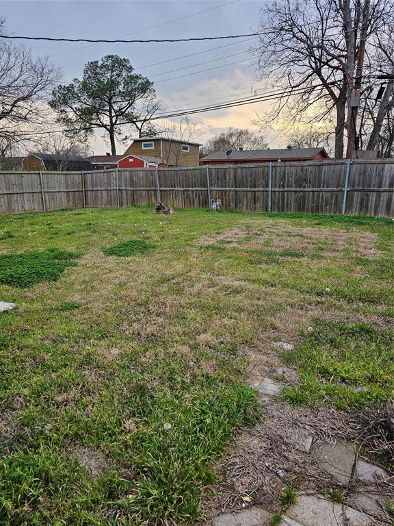 305 Deepwood Street Dallas, TX 75217 - Photo 3 of 14 Back yard
