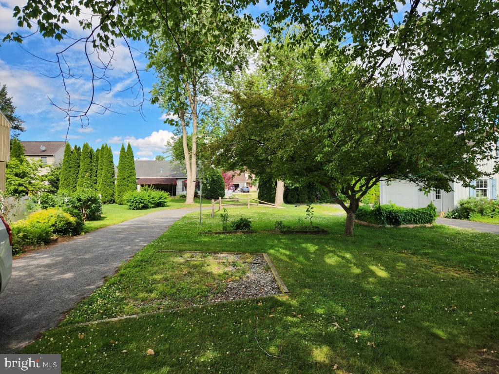341 North Broad Street Lititz, PA 17543 - Photo 8 of 25