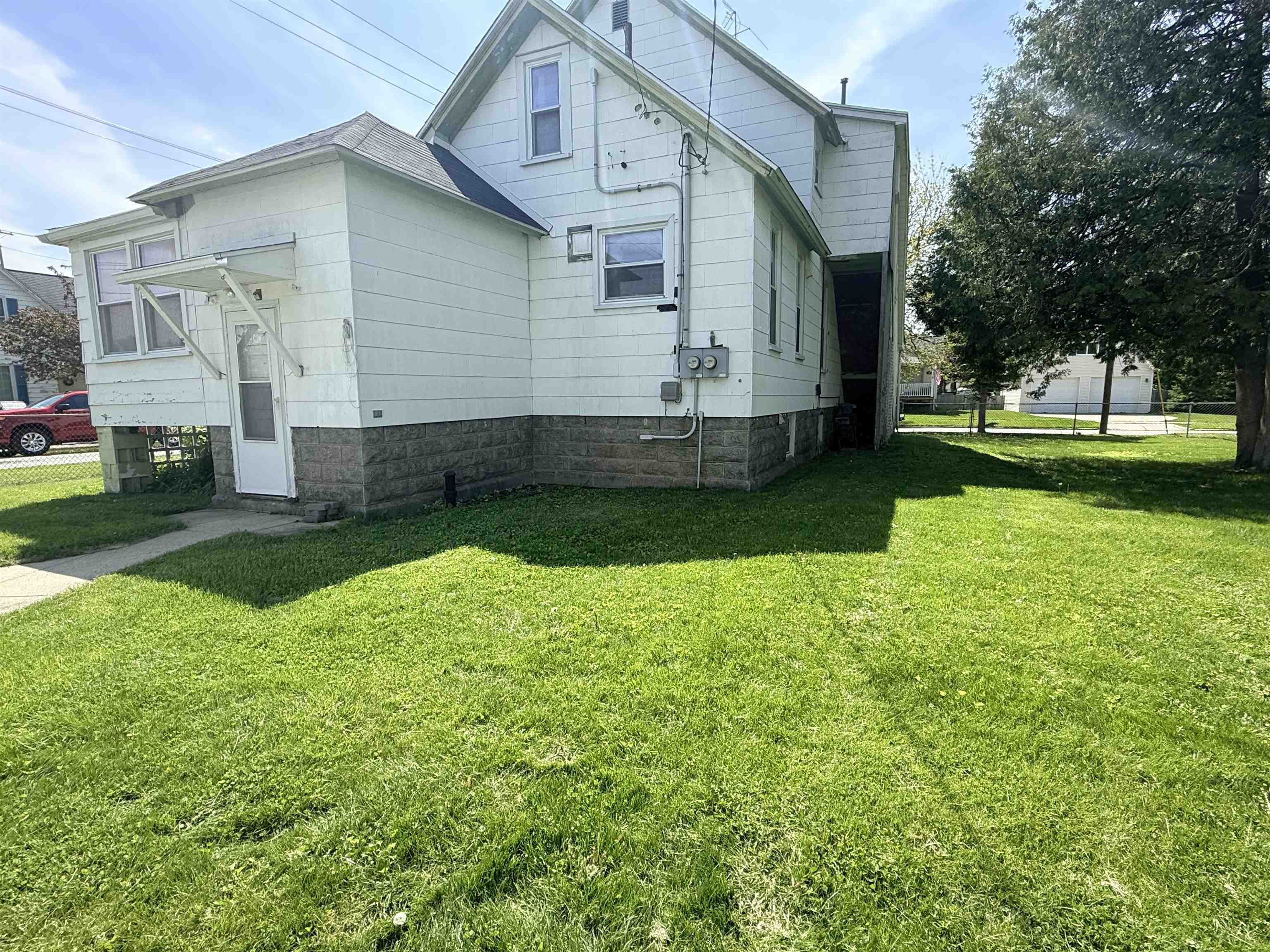 225 Ingraham Street Bay City, MI 48708 - Photo 3 of 28