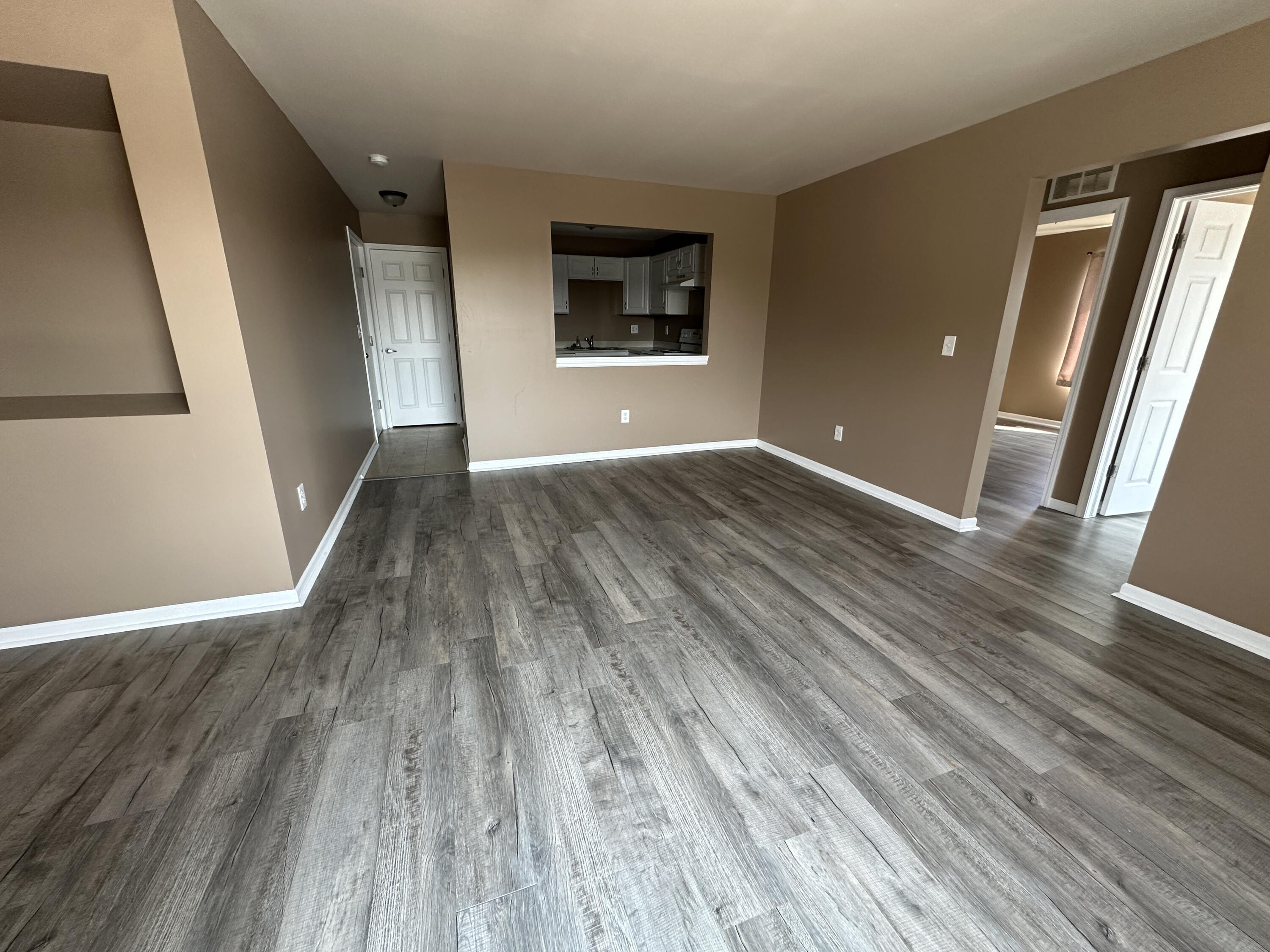 2579 Union Lake Road, Unit 1 Commerce Township, MI 48382 - Photo 8 of 11 20240826_200041808_iOS