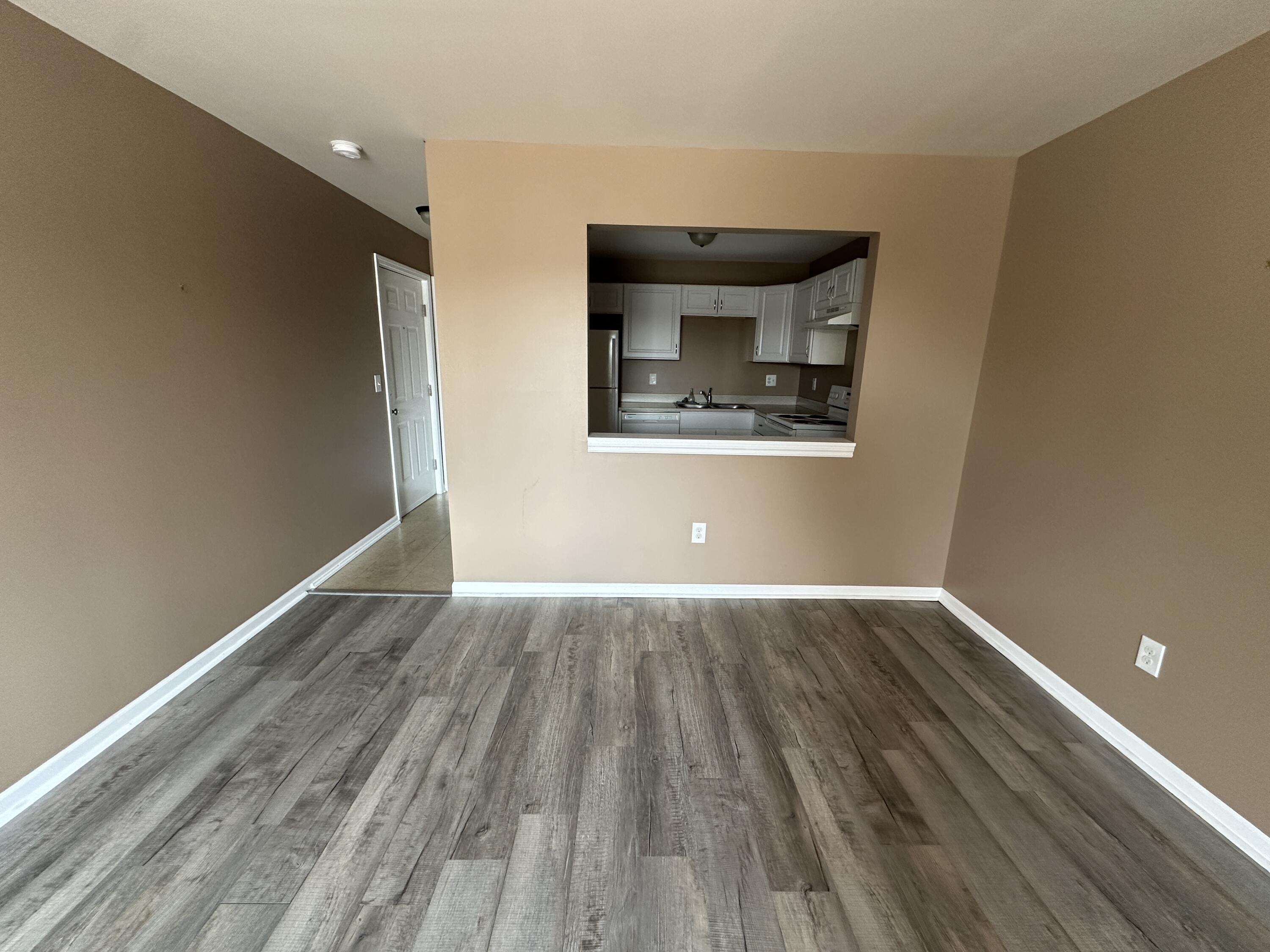 2579 Union Lake Road, Unit 1 Commerce Township, MI 48382 - Photo 9 of 11 20240826_200052204_iOS