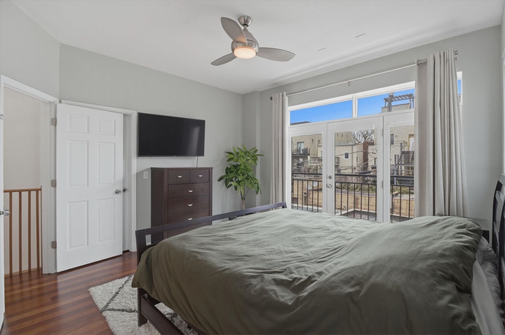 901 North Honore Street, Unit 2 Chicago, IL 60622 - Photo 11 of 26