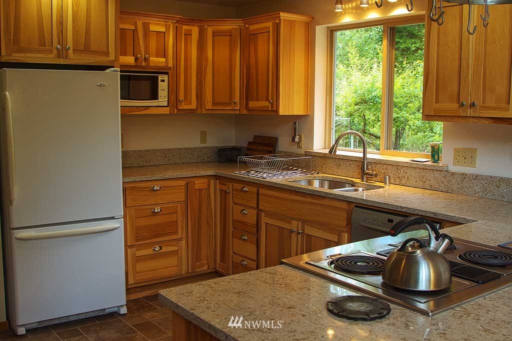48372 Yeager Road Concrete, WA 98237 - Photo 10 of 25 Gallery Image 10