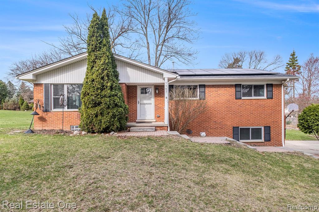 1167 Brewster Road Rochester Hills, MI 48306 - Photo 1 of 17
