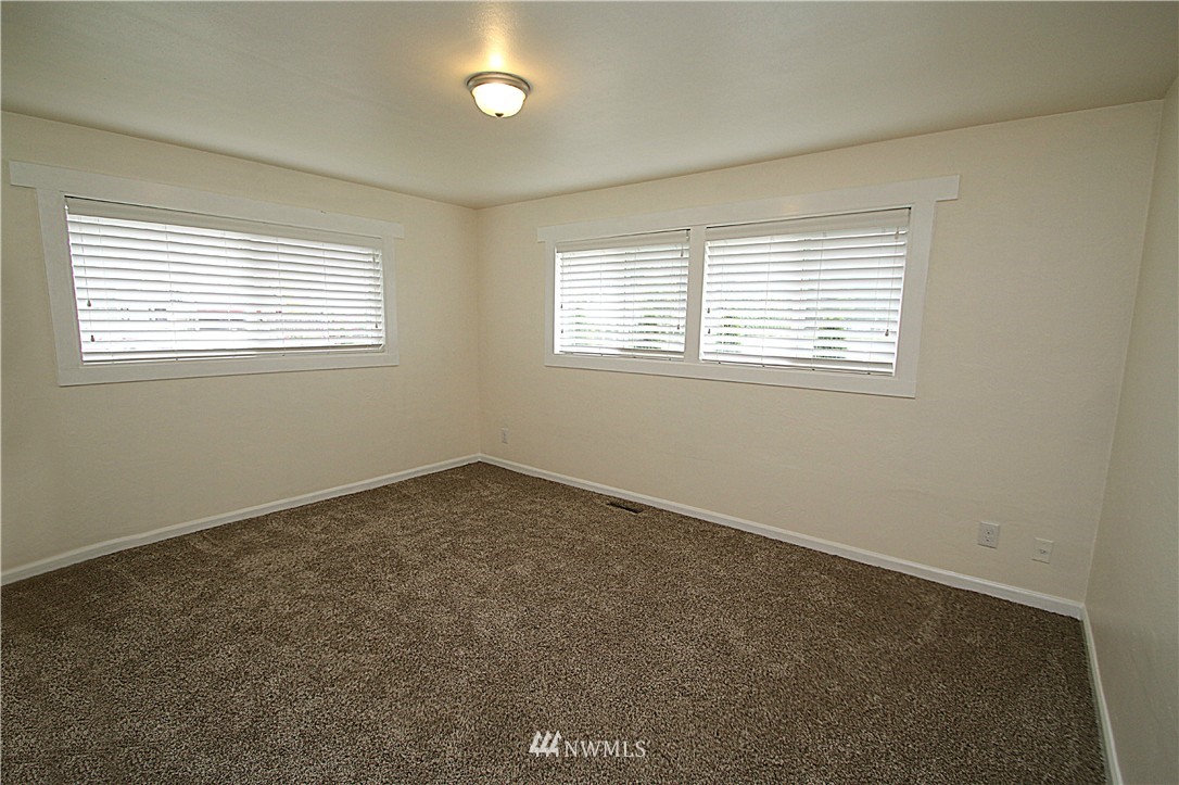 3315 Lilly Road Northeast Olympia, WA 98506 - Photo 9 of 17 Gallery Image 9