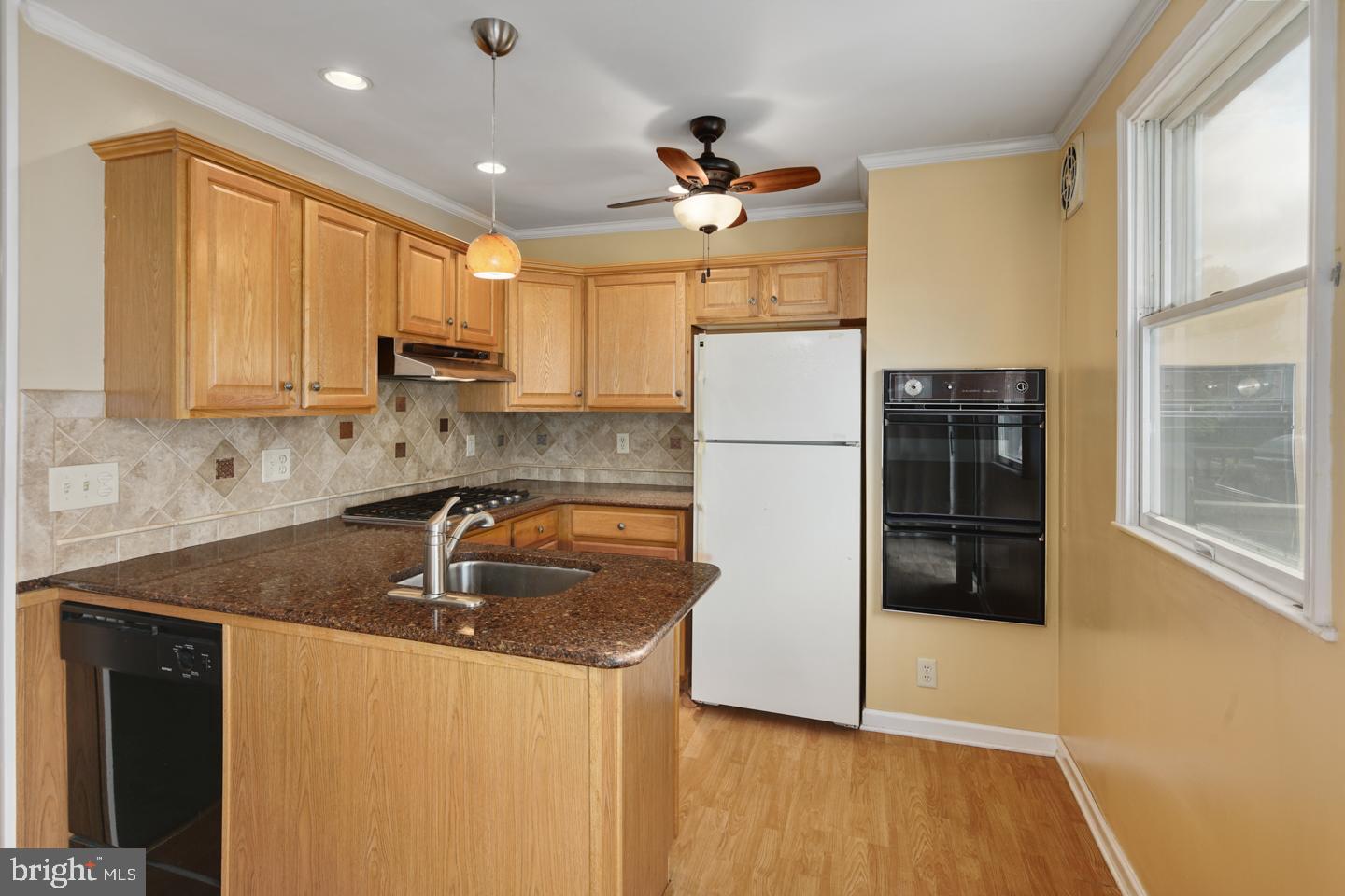 10851 Harrow Road Philadelphia, PA 19154 - Photo 3 of 26 Kitchen