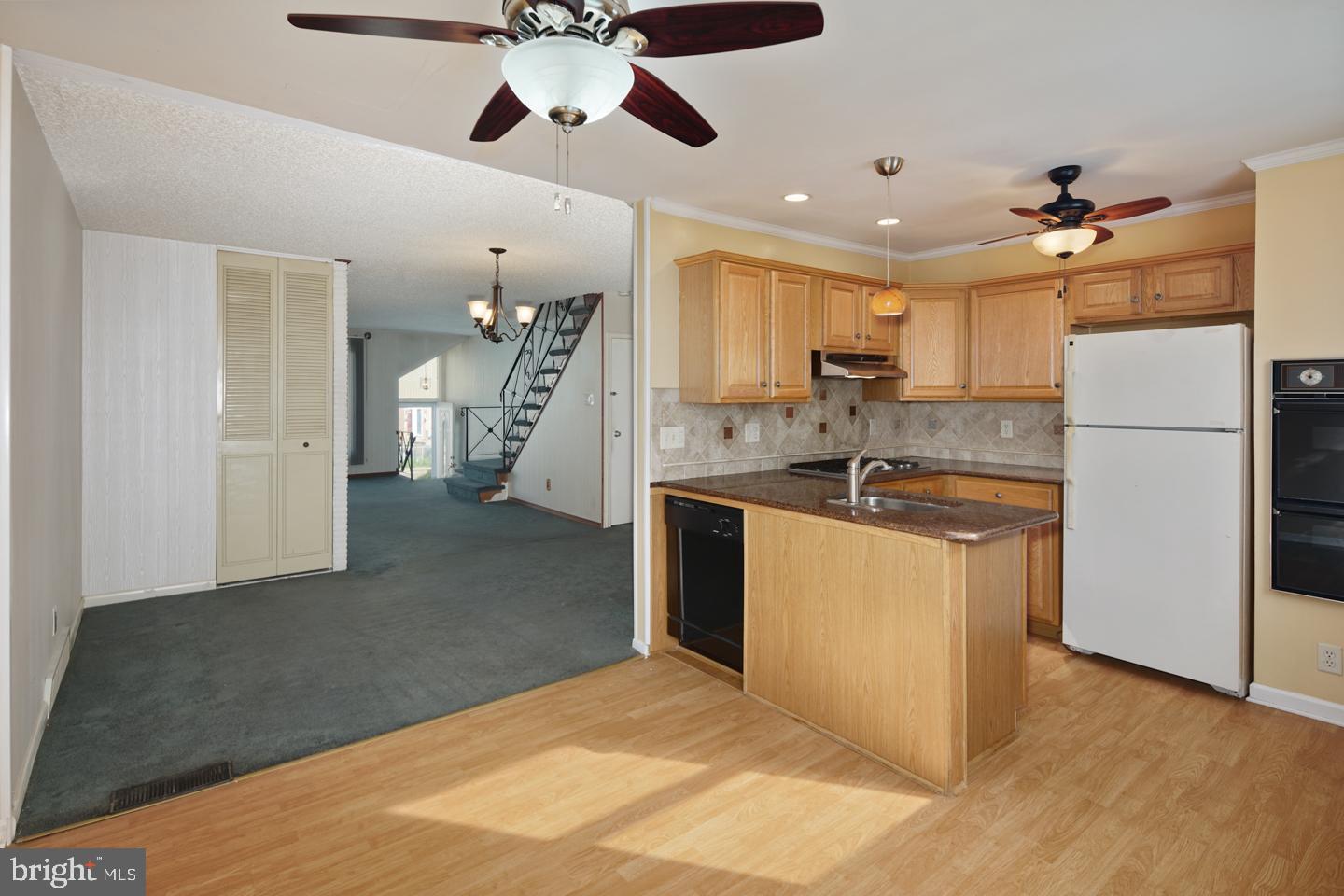 10851 Harrow Road Philadelphia, PA 19154 - Photo 5 of 26 Eat- In Kitchen Area