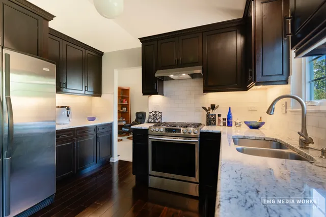 $465,000 | 300 Churchill Lane, Aurora, IL 60504