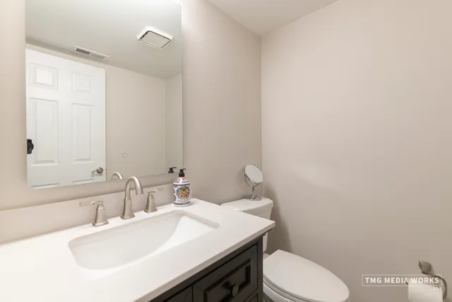 $465,000 | 300 Churchill Lane, Aurora, IL 60504