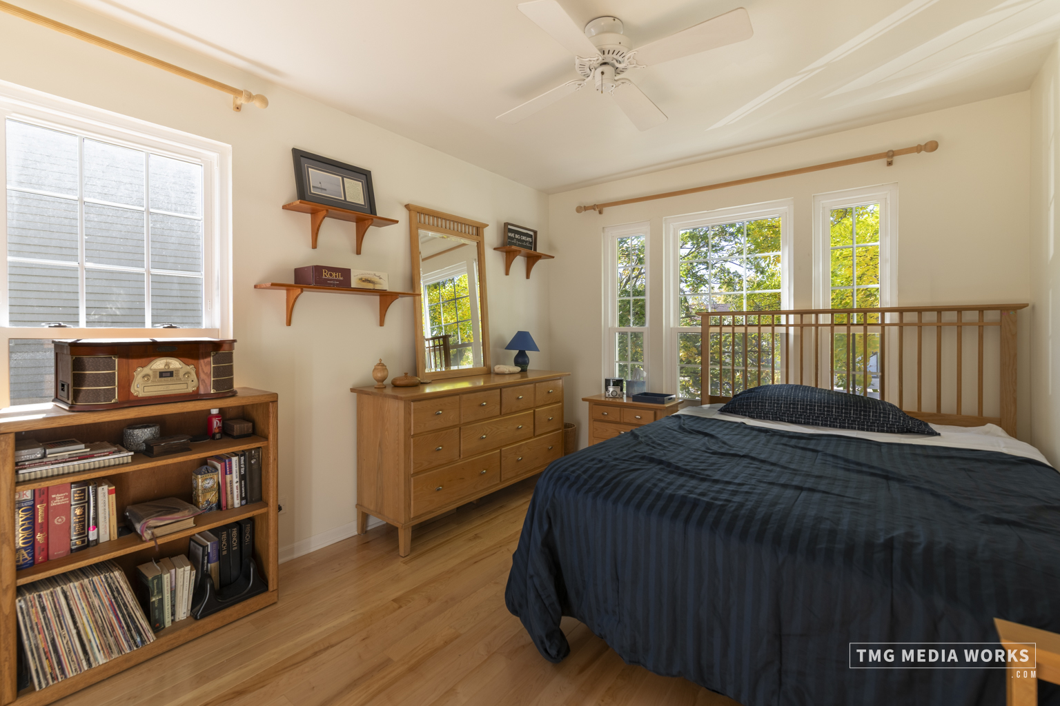 300 Churchill Lane Aurora, IL 60504 - Photo 22 of 30 a bed room with a bed and a book shelf