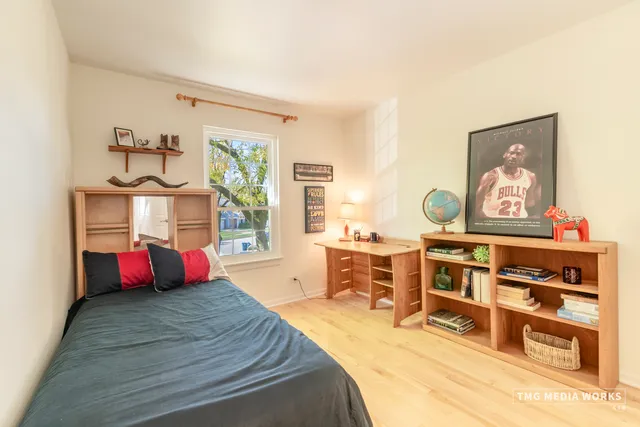 $465,000 | 300 Churchill Lane, Aurora, IL 60504