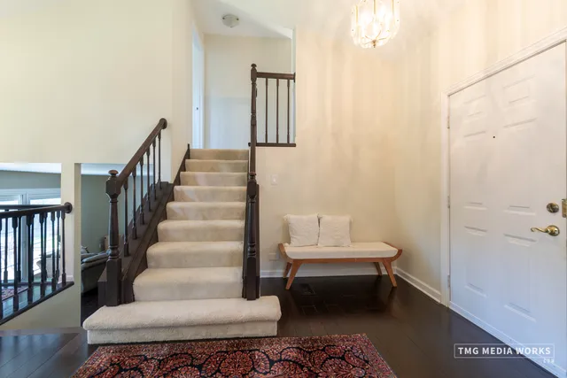 $465,000 | 300 Churchill Lane, Aurora, IL 60504