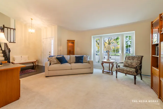 $465,000 | 300 Churchill Lane, Aurora, IL 60504