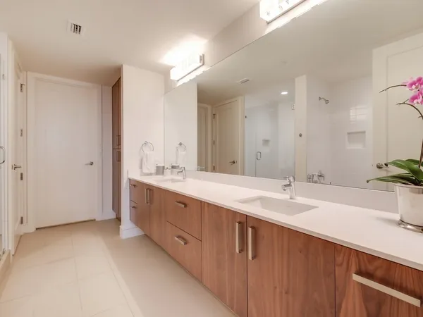 $5,500 | 222 West Avenue, Unit 1313, Austin, TX 78701