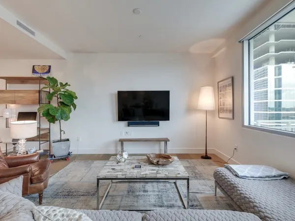 $5,500 | 222 West Avenue, Unit 1313, Austin, TX 78701