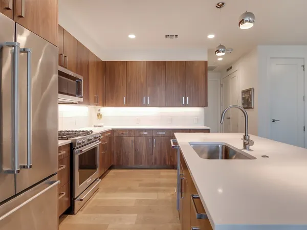 $5,500 | 222 West Avenue, Unit 1313, Austin, TX 78701