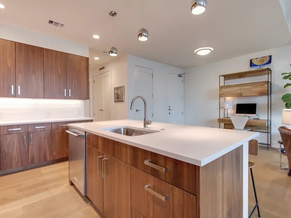 $5,500 | 222 West Avenue, Unit 1313, Austin, TX 78701