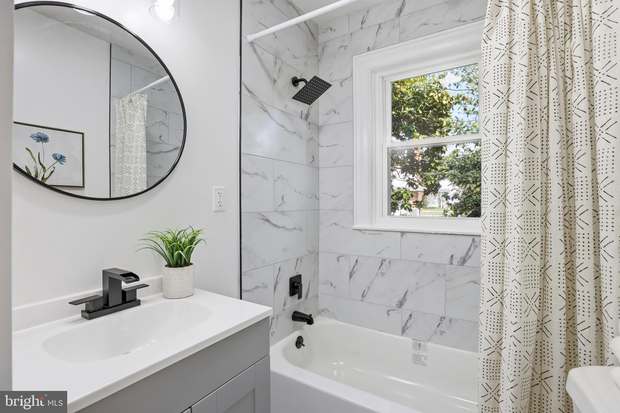 525 45th Street Baltimore, MD 21224 - Photo 22 of 36 Full Bathroom