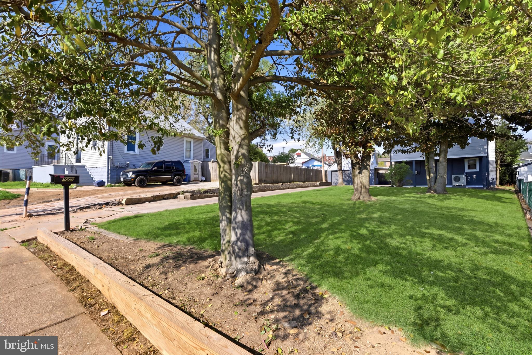 525 45th Street Baltimore, MD 21224 - Photo 33 of 36 Large Front Yard