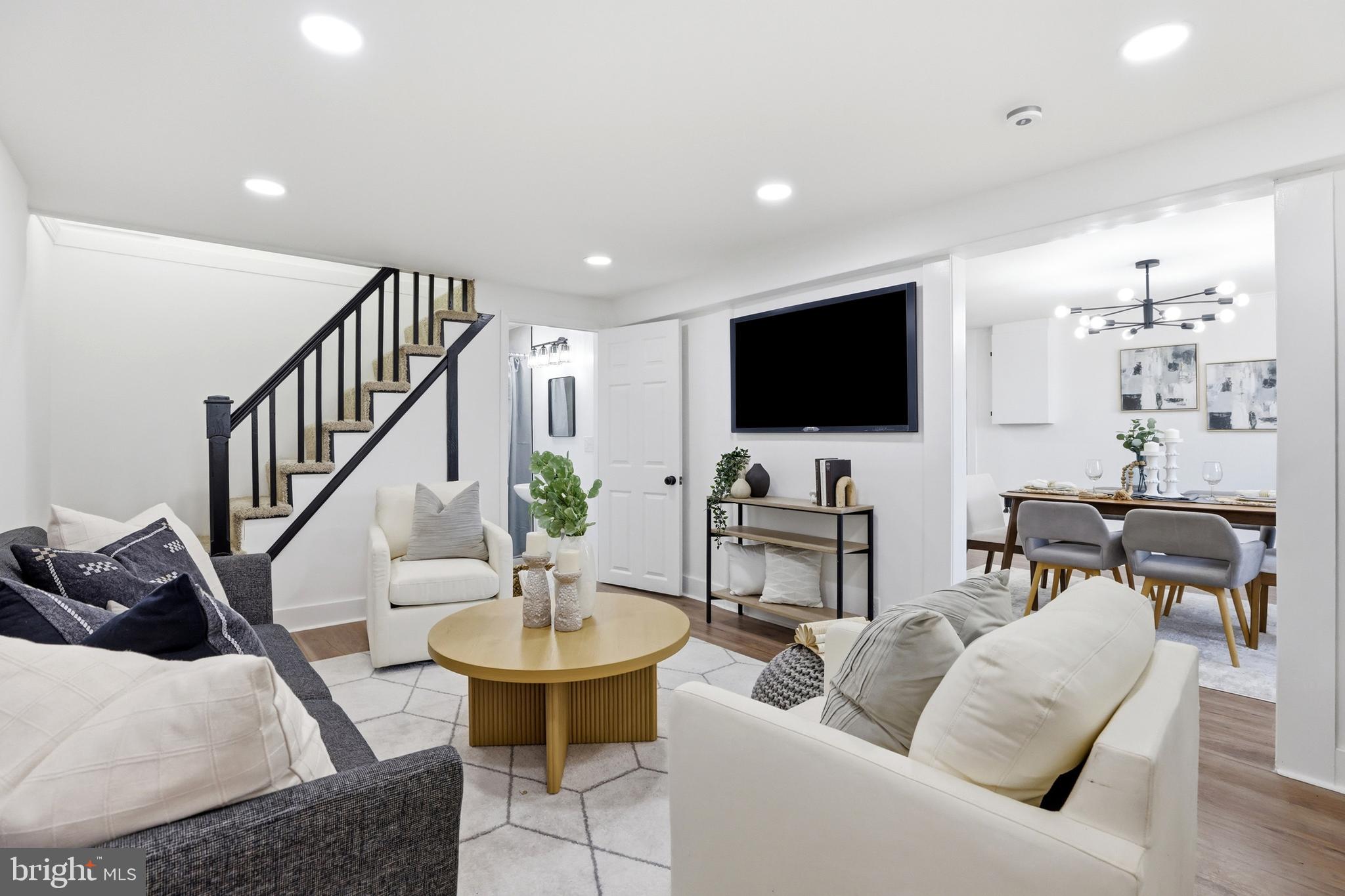 525 45th Street Baltimore, MD 21224 - Photo 4 of 36 Family Room / Living Room