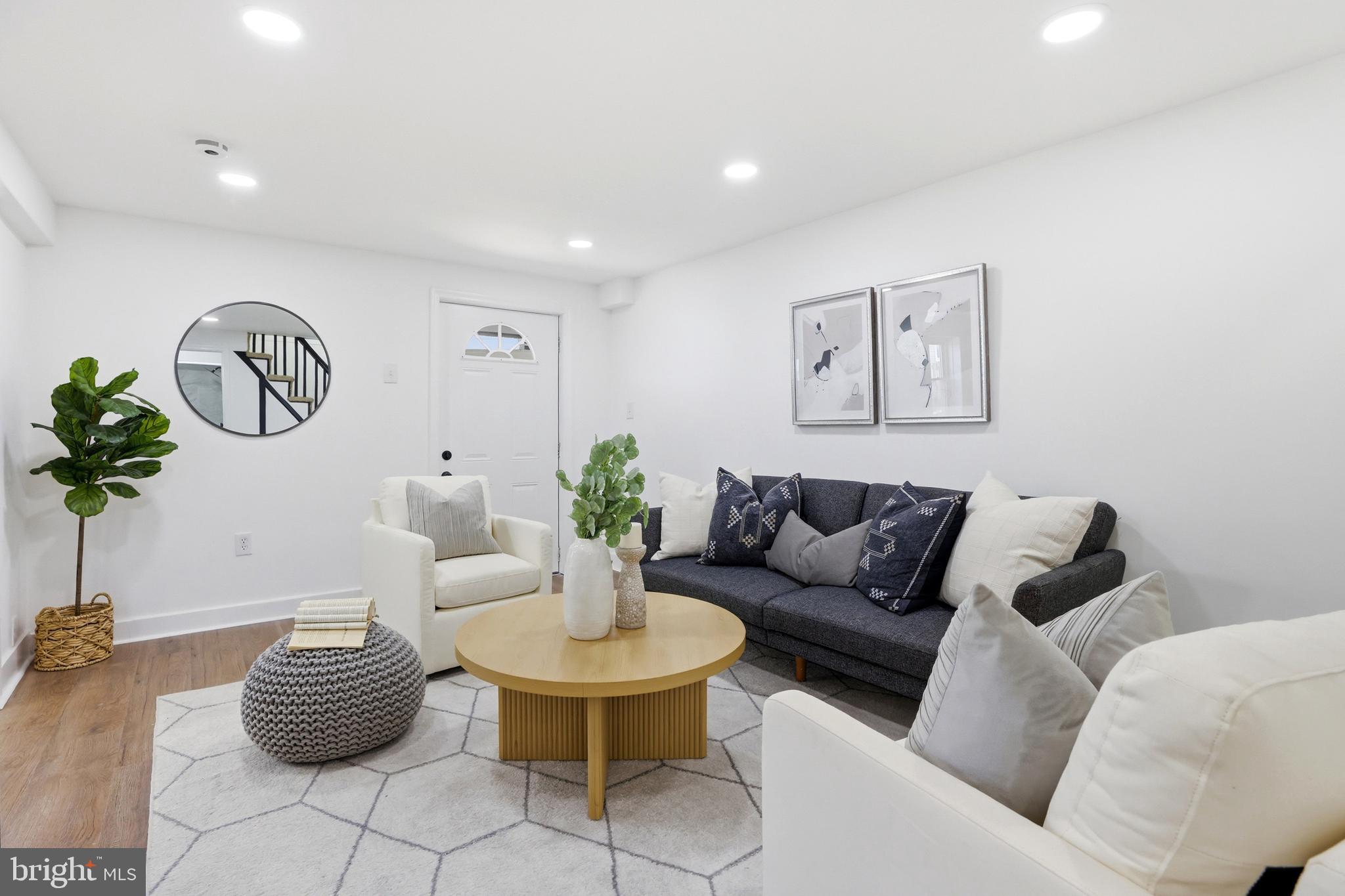 525 45th Street Baltimore, MD 21224 - Photo 5 of 36 Family Room / Living Room