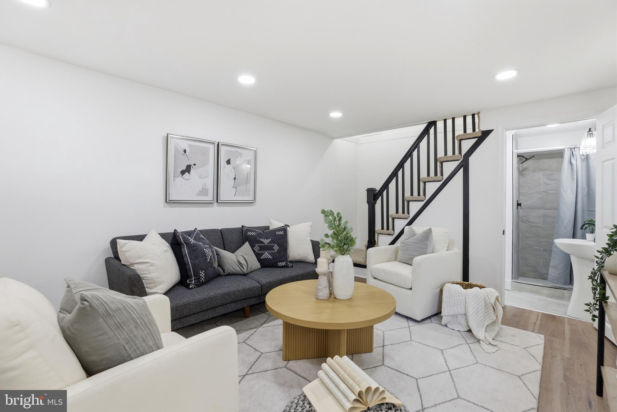 525 45th Street Baltimore, MD 21224 - Photo 7 of 36 Family Room / Living Room