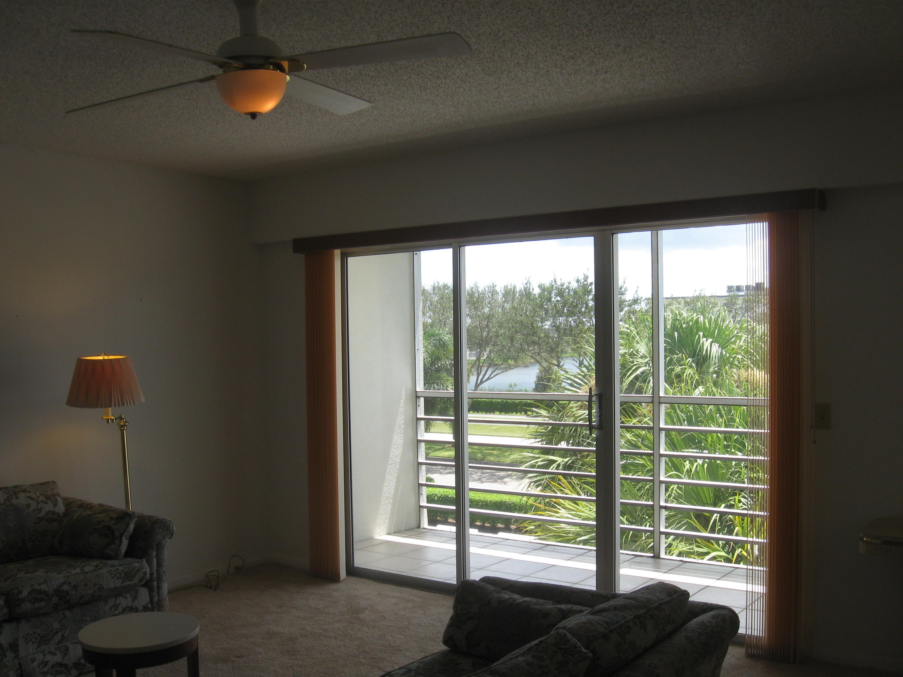 77 Suffolk B Boca Raton, FL 33434 - Photo 6 of 38 Living room View