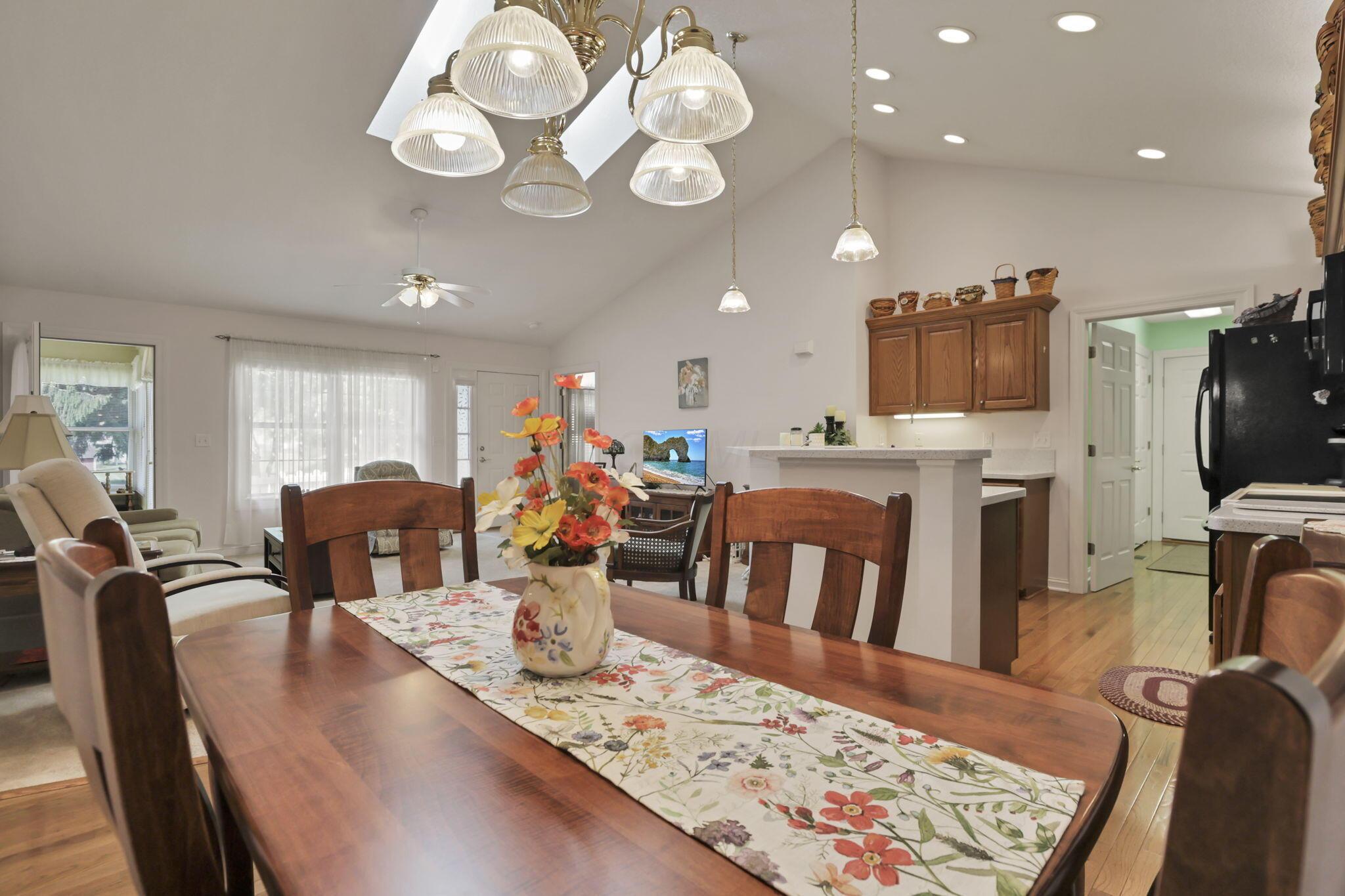 786 Stone Ridge Way Newark, OH 43055 - Photo 11 of 38 Dining area