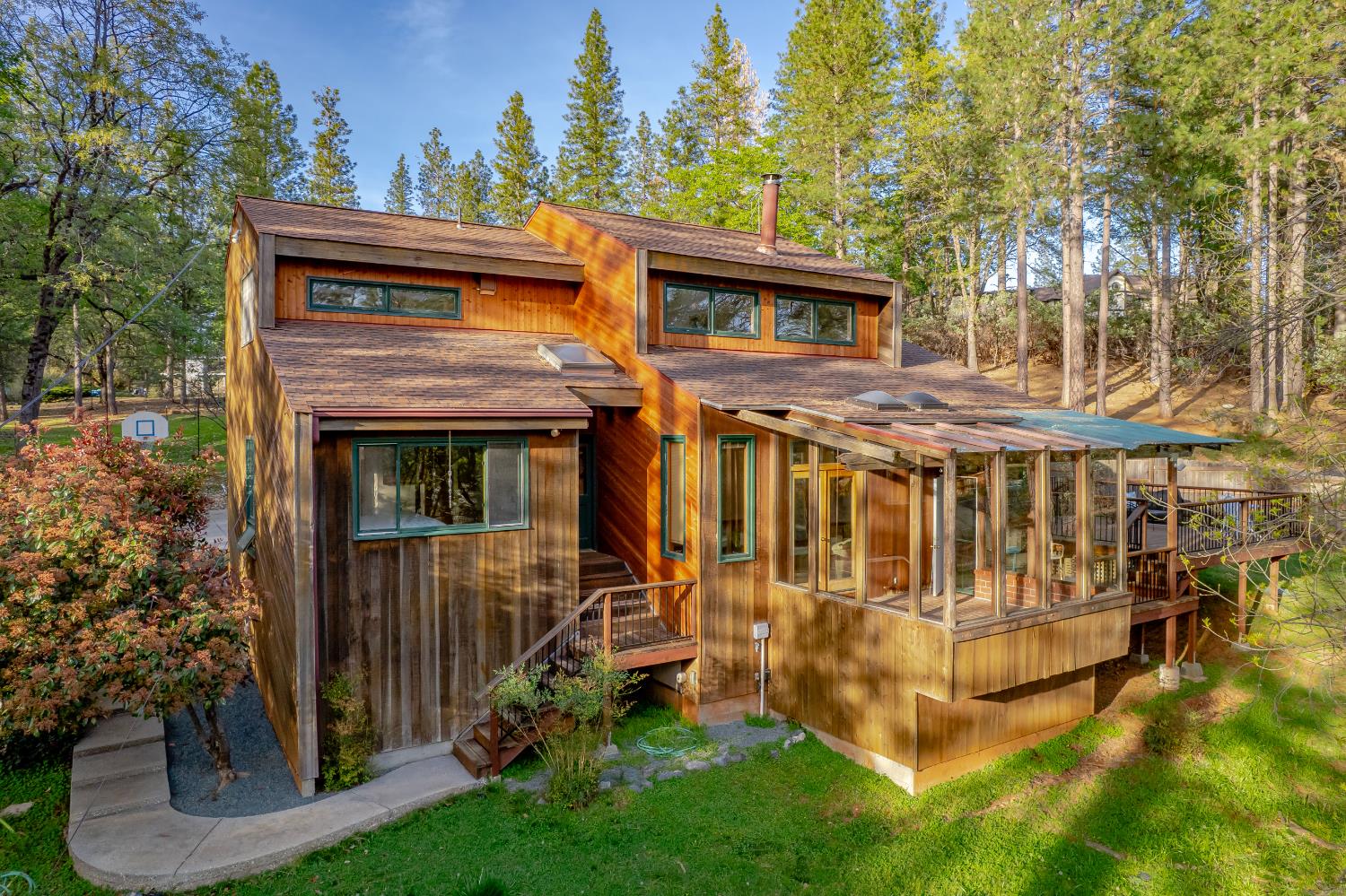 18370 Norlene Way Grass Valley, CA 95949 - Photo 1 of 46 front view of house with a yard