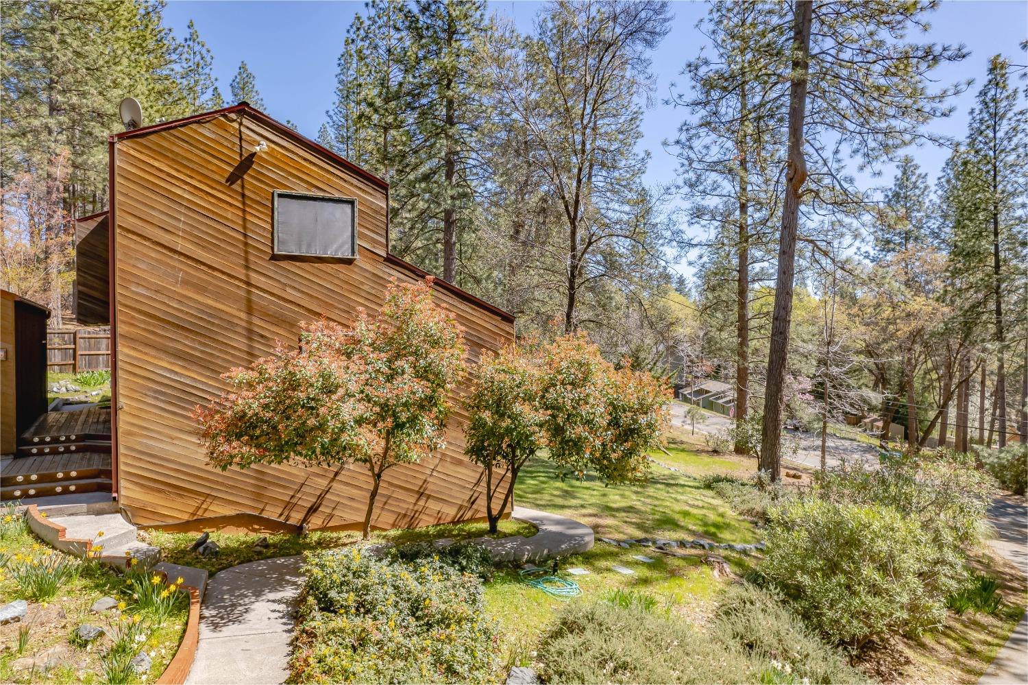 18370 Norlene Way Grass Valley, CA 95949 - Photo 34 of 46 a front view of a house with a yard