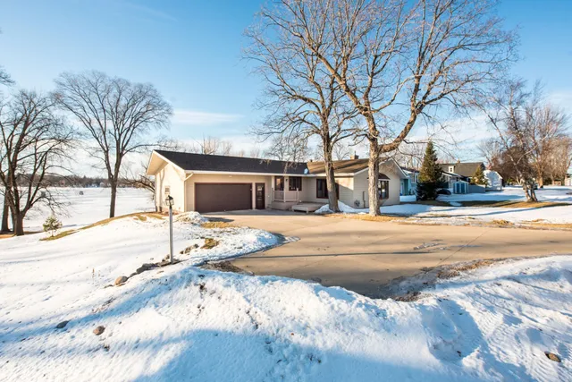$729,000 | 1808 East Lake Geneva Road Northeast, Alexandria, MN 56308