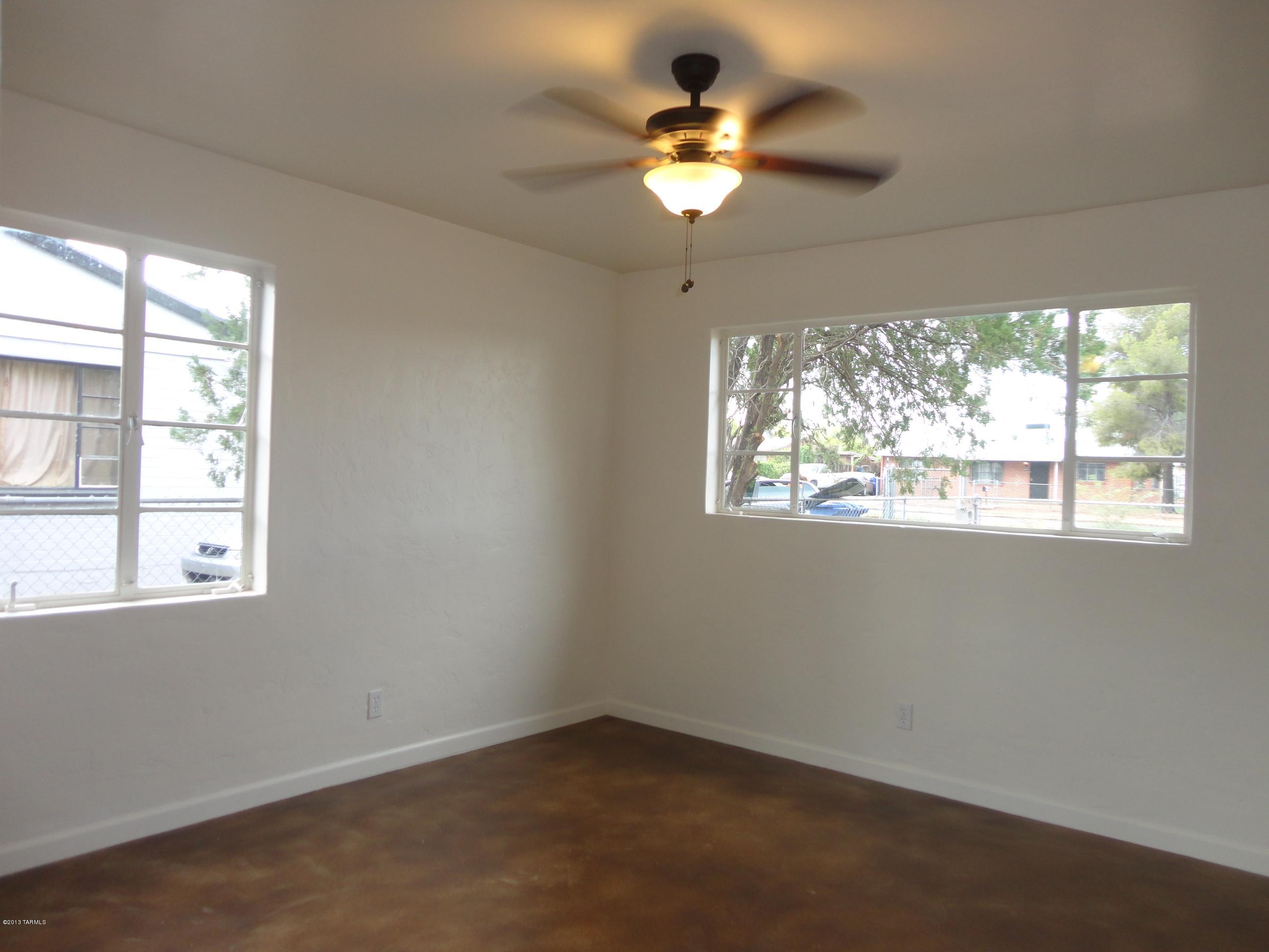 3233 East Silverlake Road Tucson, AZ 85713 - Photo 11 of 17 Gallery Image 11