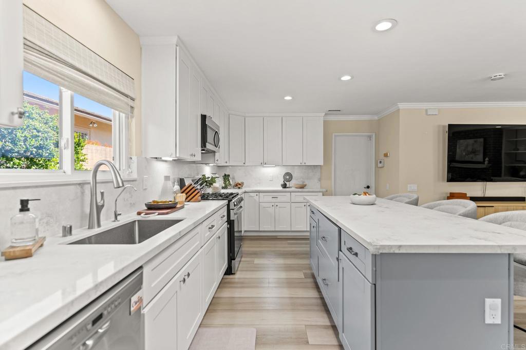 12376 Frontera Road San Diego, CA 92128 - Photo 9 of 35