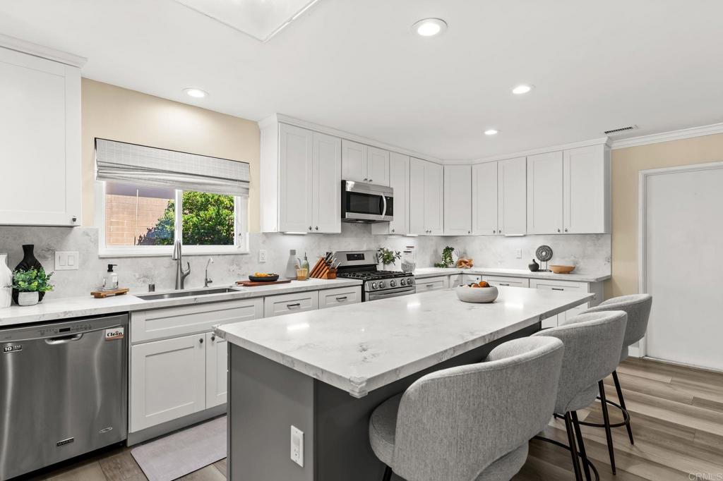 12376 Frontera Road San Diego, CA 92128 - Photo 10 of 35