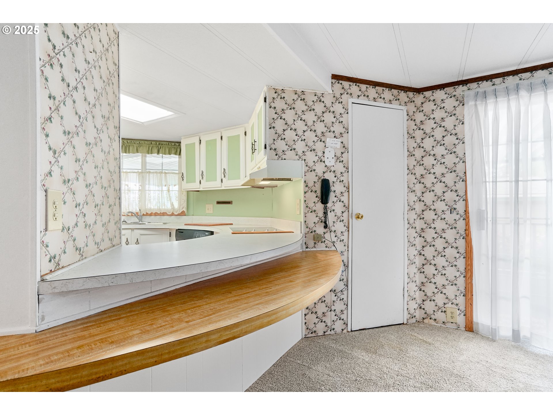 1055 Lockhaven Drive North Keizer, OR 97303 - Photo 14 of 30 a bathroom with a bathtub and a shower