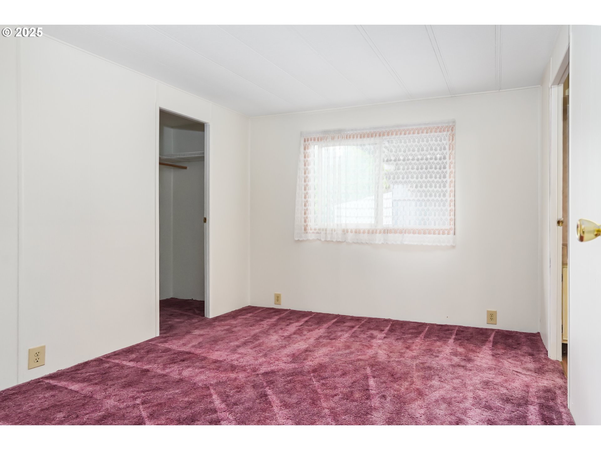 1055 Lockhaven Drive North Keizer, OR 97303 - Photo 21 of 30 a view of empty room with window