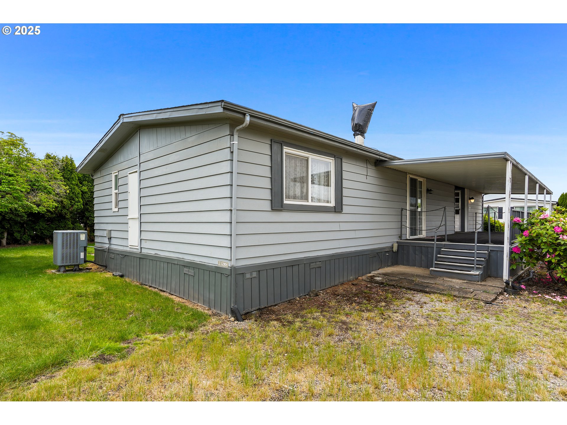 1055 Lockhaven Drive North Keizer, OR 97303 - Photo 25 of 30 a view of a house with backyard