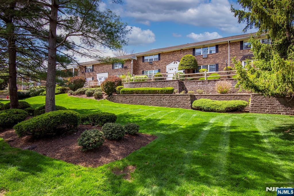 30 East Maple Street Teaneck, NJ 07666 - Photo 5 of 9